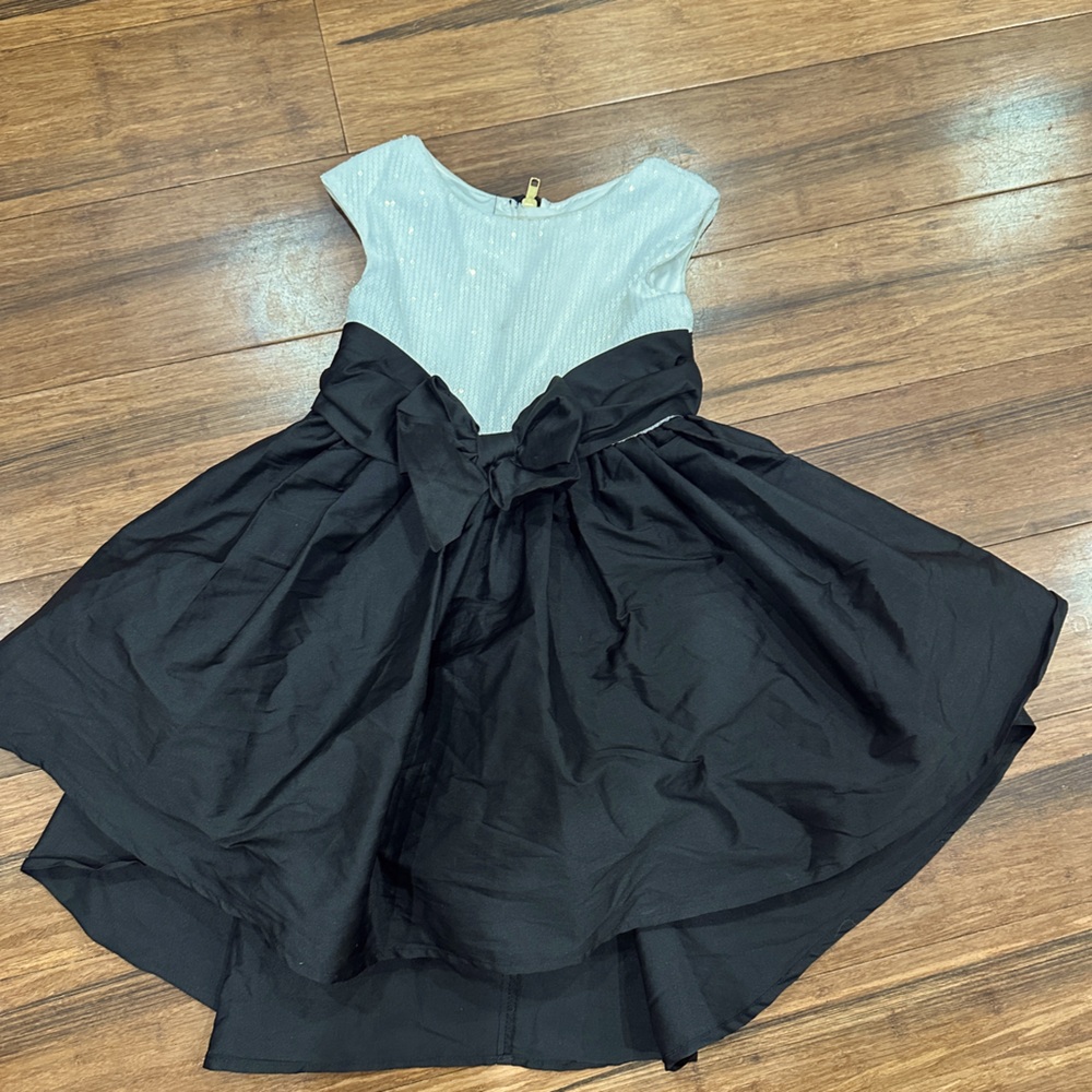 Pippa & Julie - Black and white sequence dress- 4t
